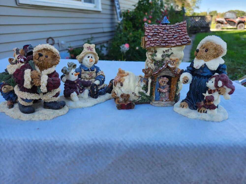 Boyds Bears Bundle of 4 Christmas Bears some wear no known damage